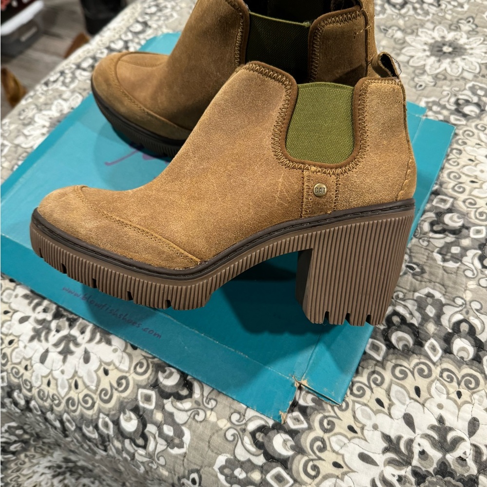 Caterpillar Brand platform Tan Suede Booties